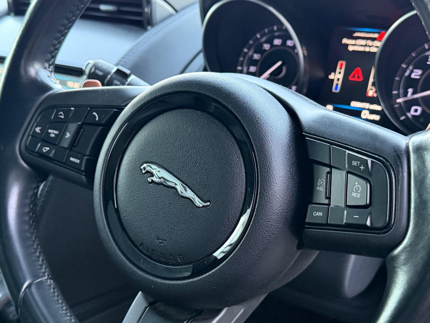 Used Jaguar F-Type 2015 for sale - 76899144: Photo 16