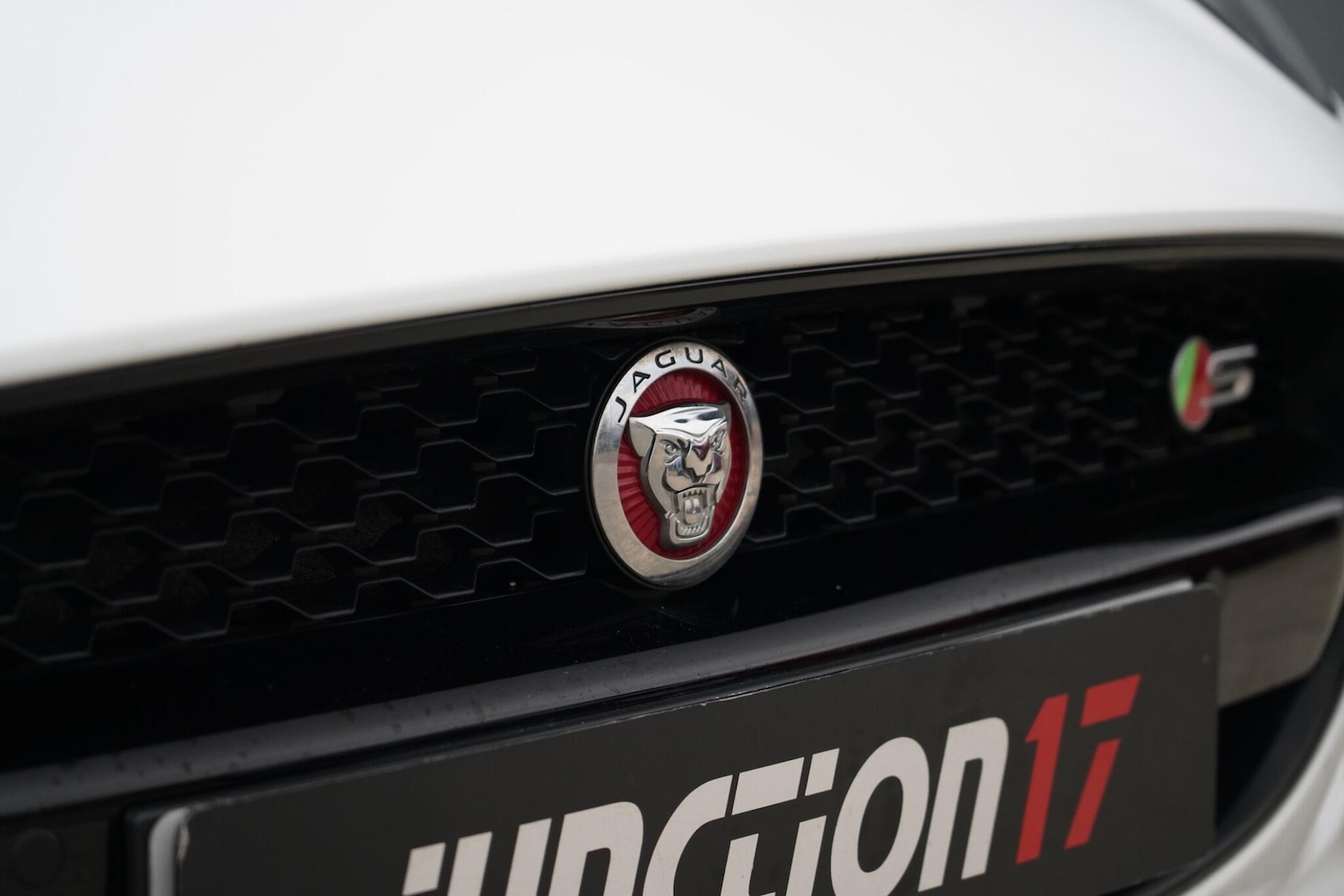 Used Jaguar F-Type 2015 for sale - 76899144: Photo 27