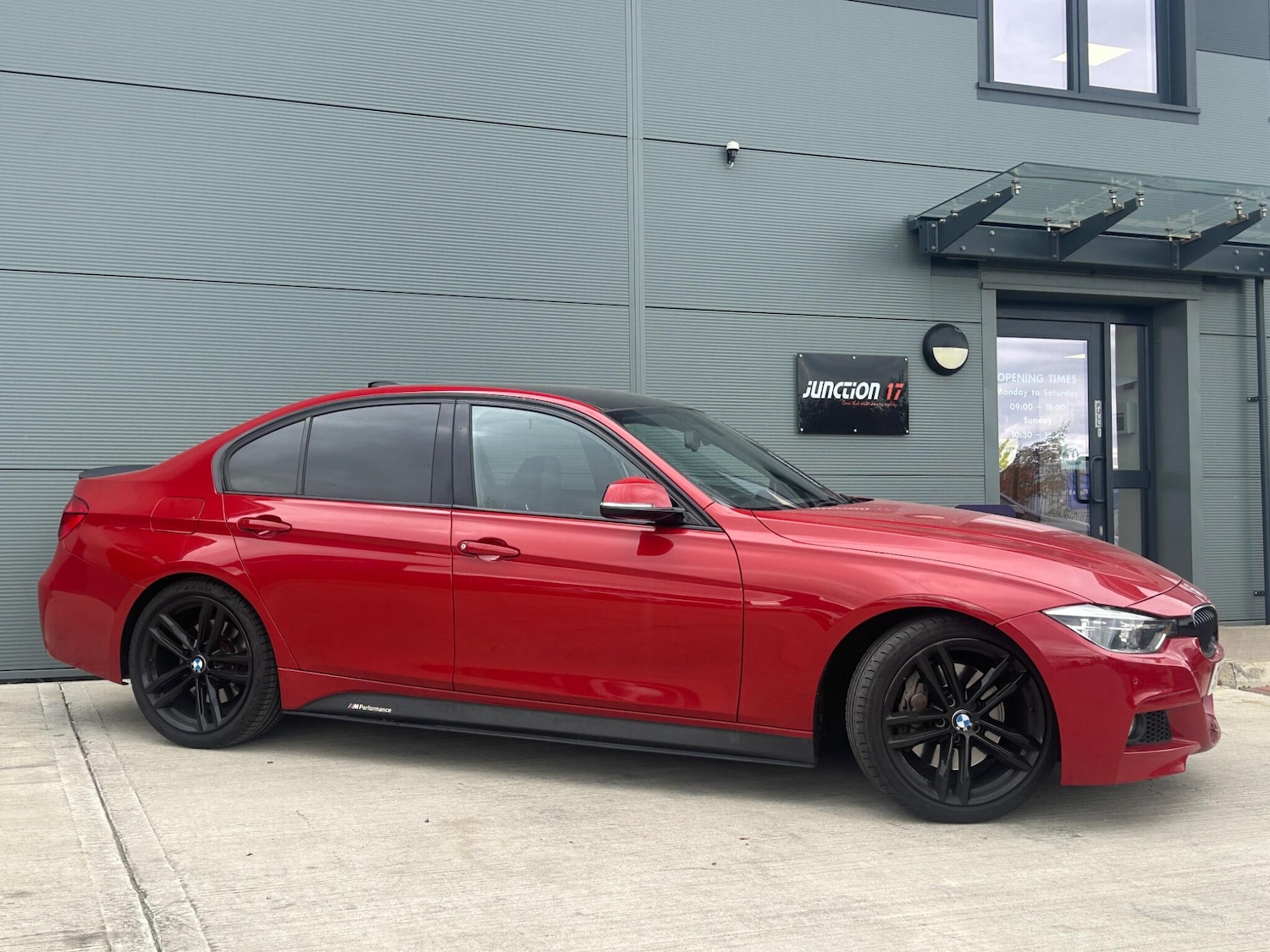 Used BMW 3 Series 2018 for sale - 76658253: Photo 2