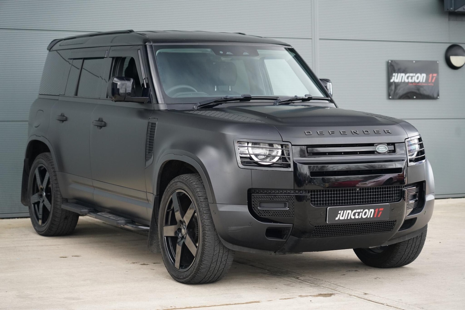 Used Land Rover Defender 2022 for sale - 77883331: Photo 3