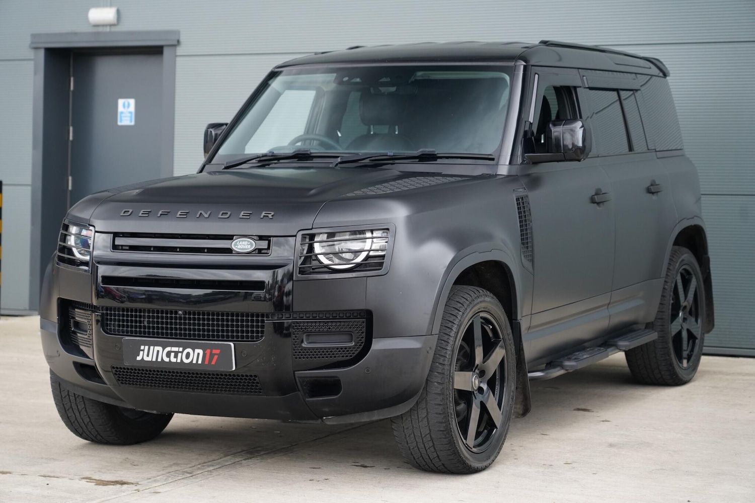 Used Land Rover Defender 2022 for sale - 77883331: Photo 5