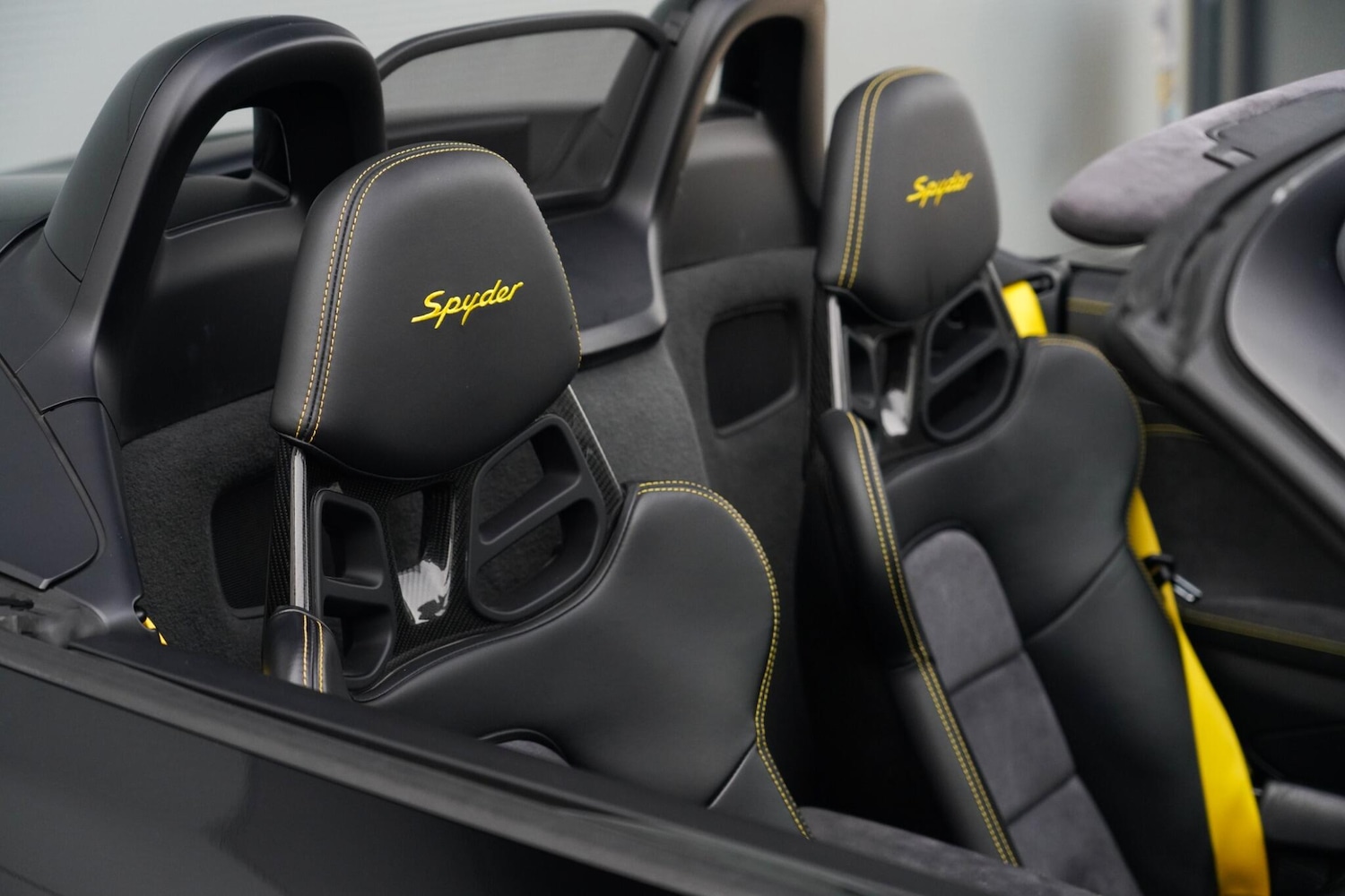 Used Porsche 718 Spyder 2019 for sale - 77215850: Photo 16