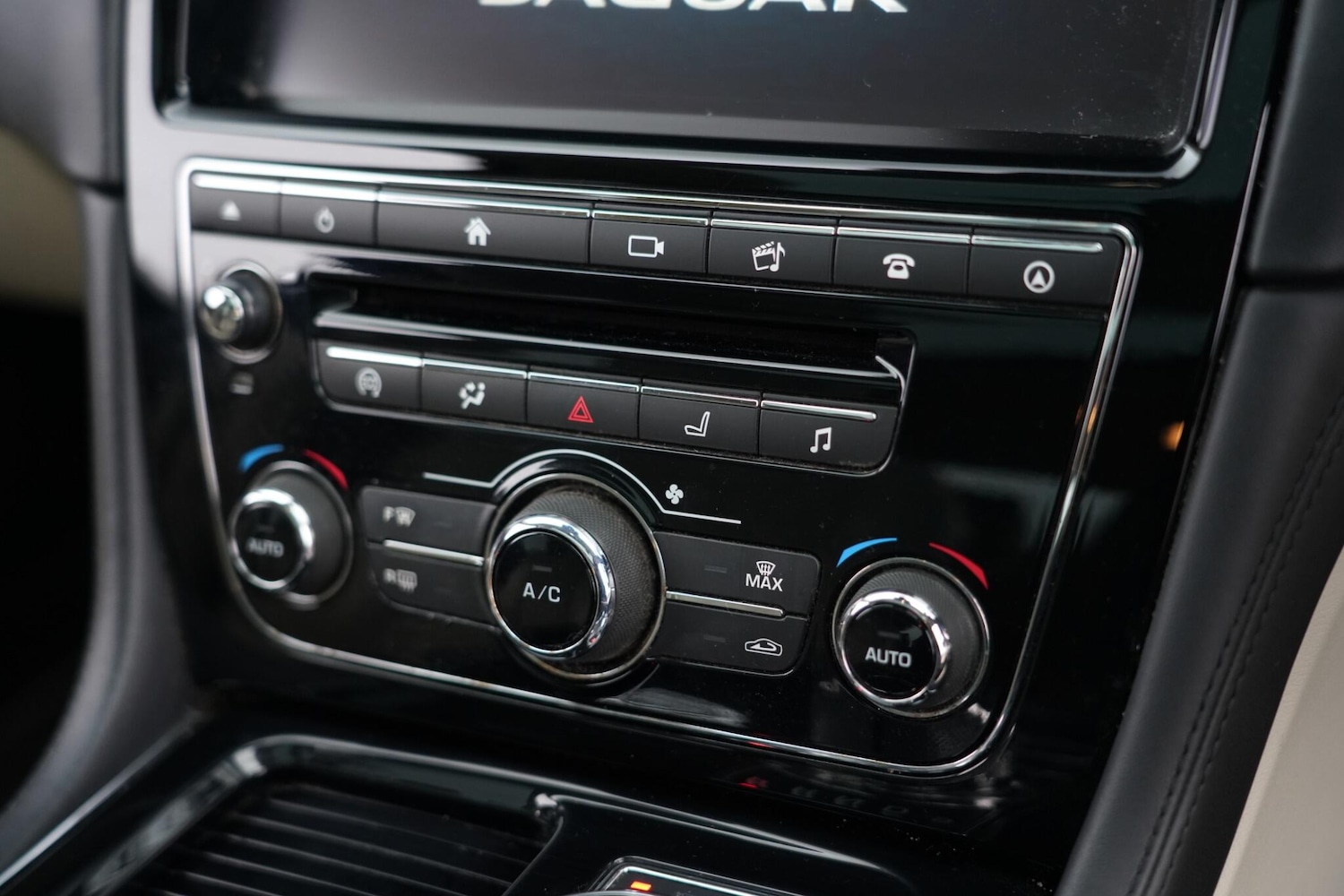 Used Jaguar XJ 2018 for sale - 77156779: Photo 26