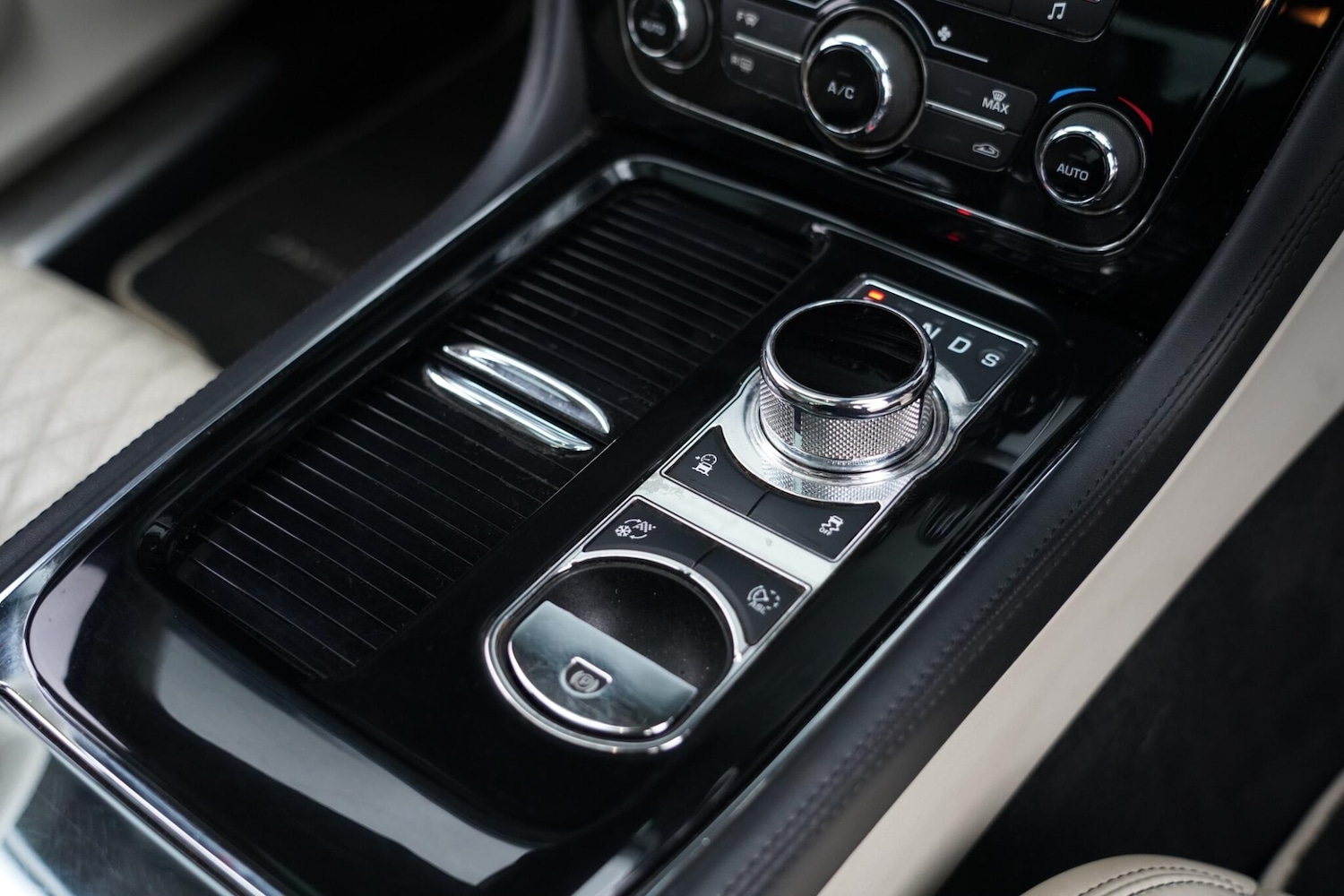 Used Jaguar XJ 2018 for sale - 77156779: Photo 27