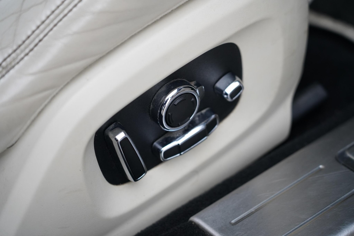 Used Jaguar XJ 2018 for sale - 77156779: Photo 29