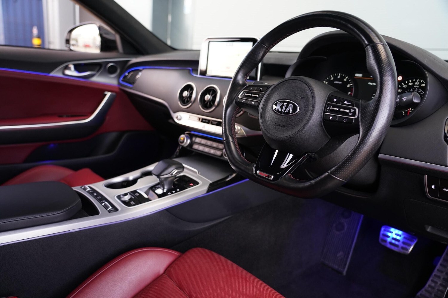 Used Kia Stinger 2018 for sale - 76658165: Photo 2