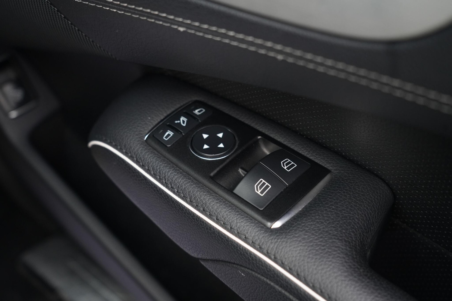 Used Mercedes-Benz SL 2012 for sale - 76850479: Photo 30