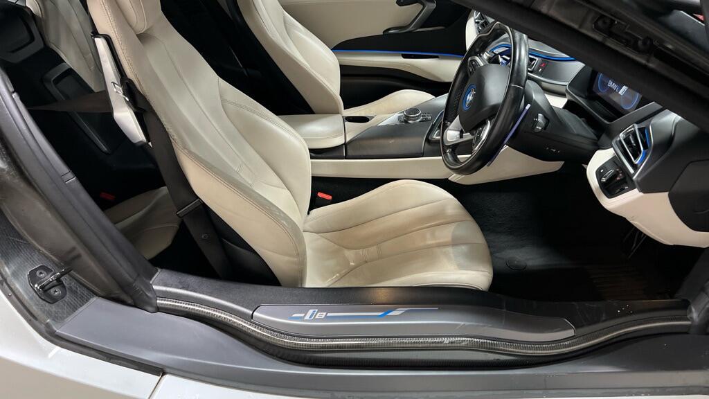 Used BMW i8 2018 for sale - 76994175: Photo 13