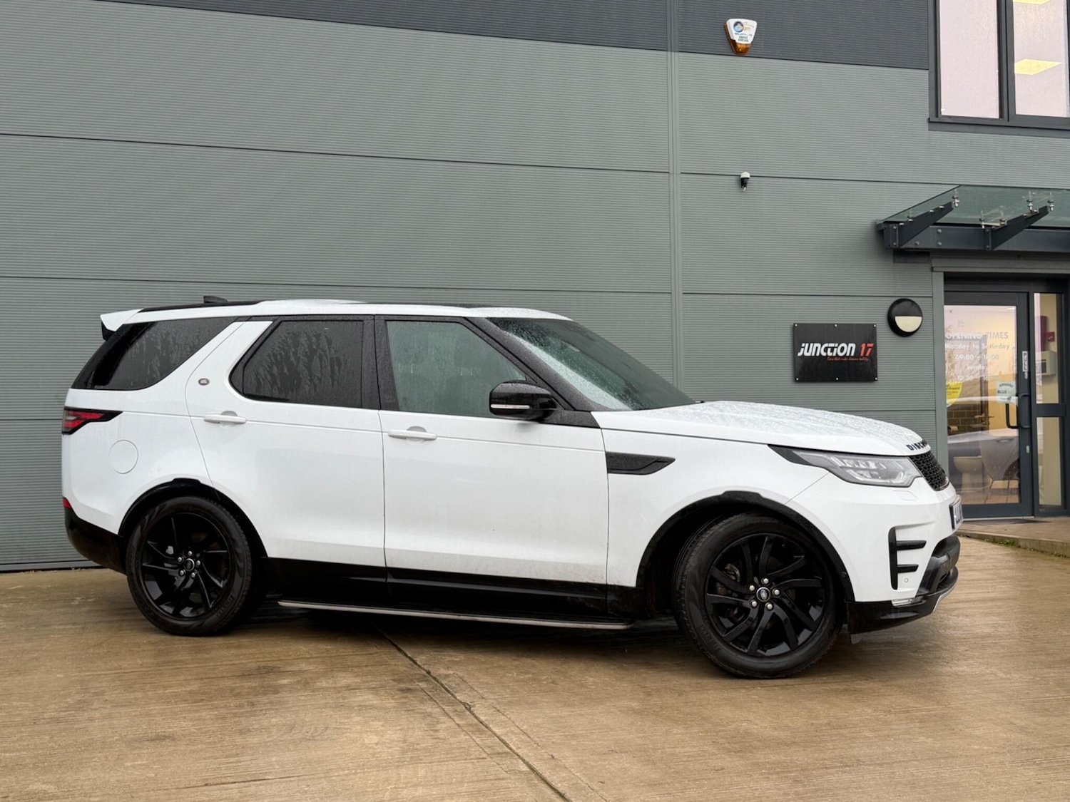 Used Land Rover Discovery 2018 for sale - 77723382: Photo 2