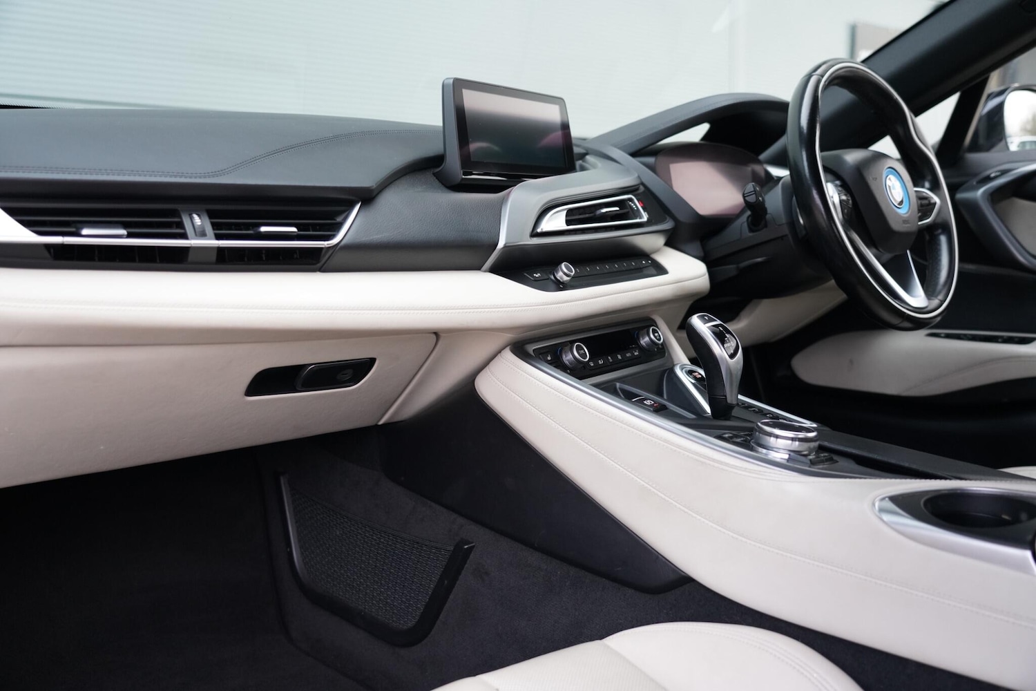 Used BMW i8 2016 for sale - 77658577: Photo 15