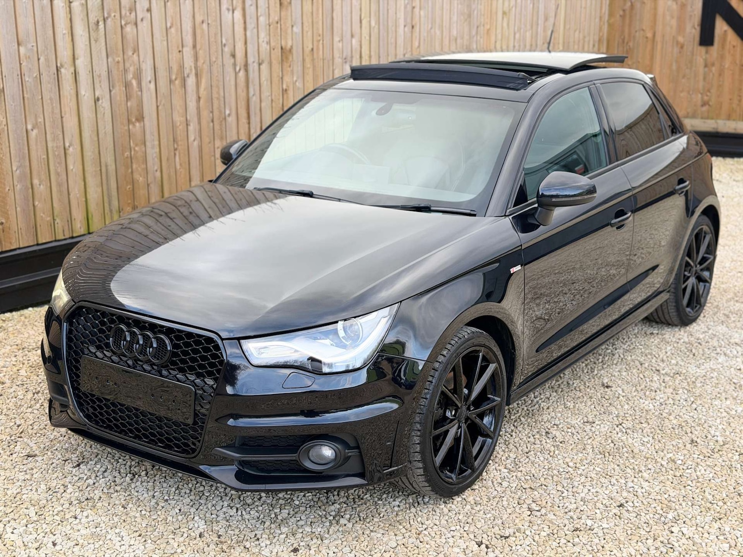 Used Audi A1 2015 for sale - 77733389: Photo 10