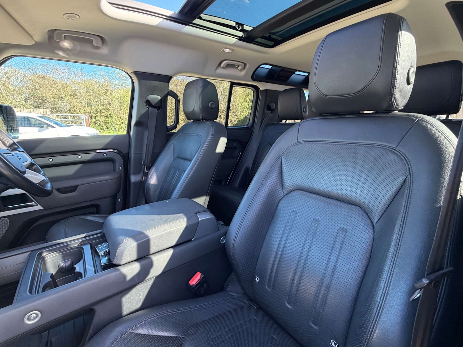 Used Land Rover Defender 2021 for sale - 77921648: Photo 24