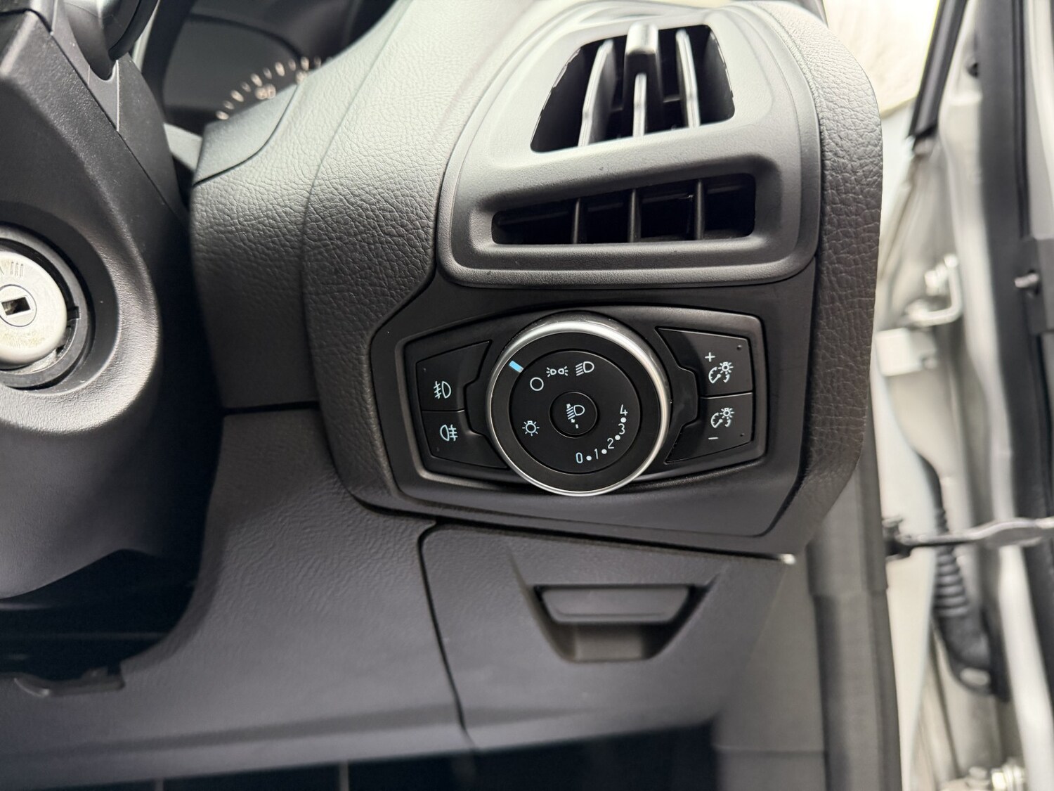 Used Ford Focus 2017 for sale - 77954078: Photo 11