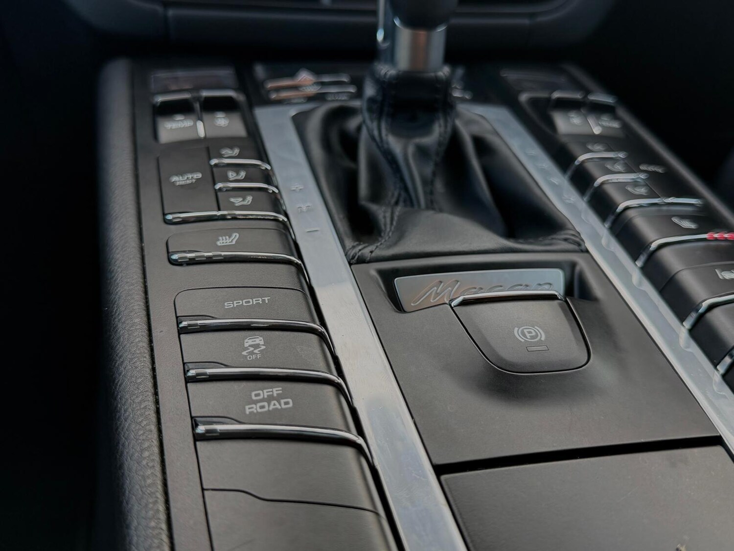 Used Porsche Macan 2020 for sale - 77625986: Photo 40