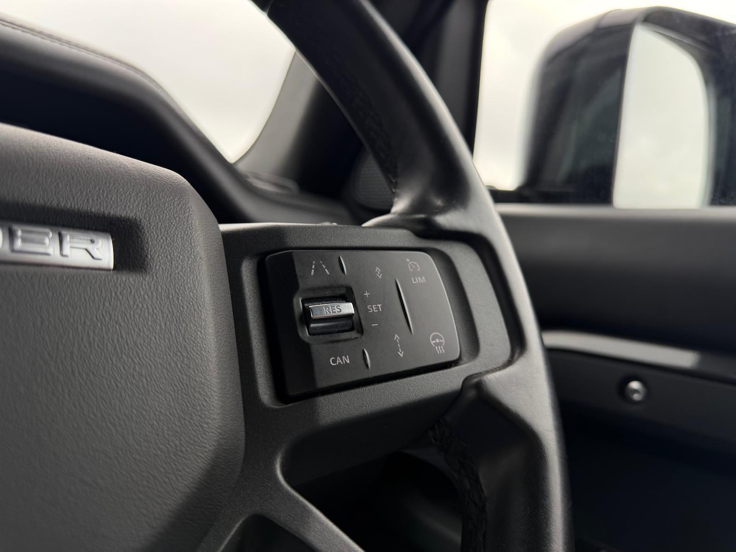 Used Land Rover Defender 2024 for sale - 78128107: Photo 31