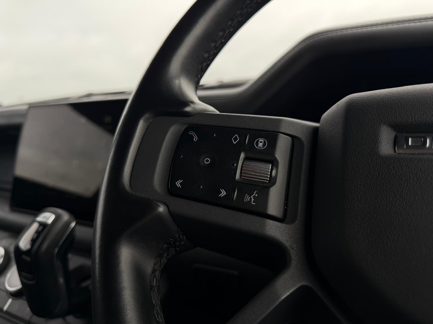 Used Land Rover Defender 2024 for sale - 78128107: Photo 32