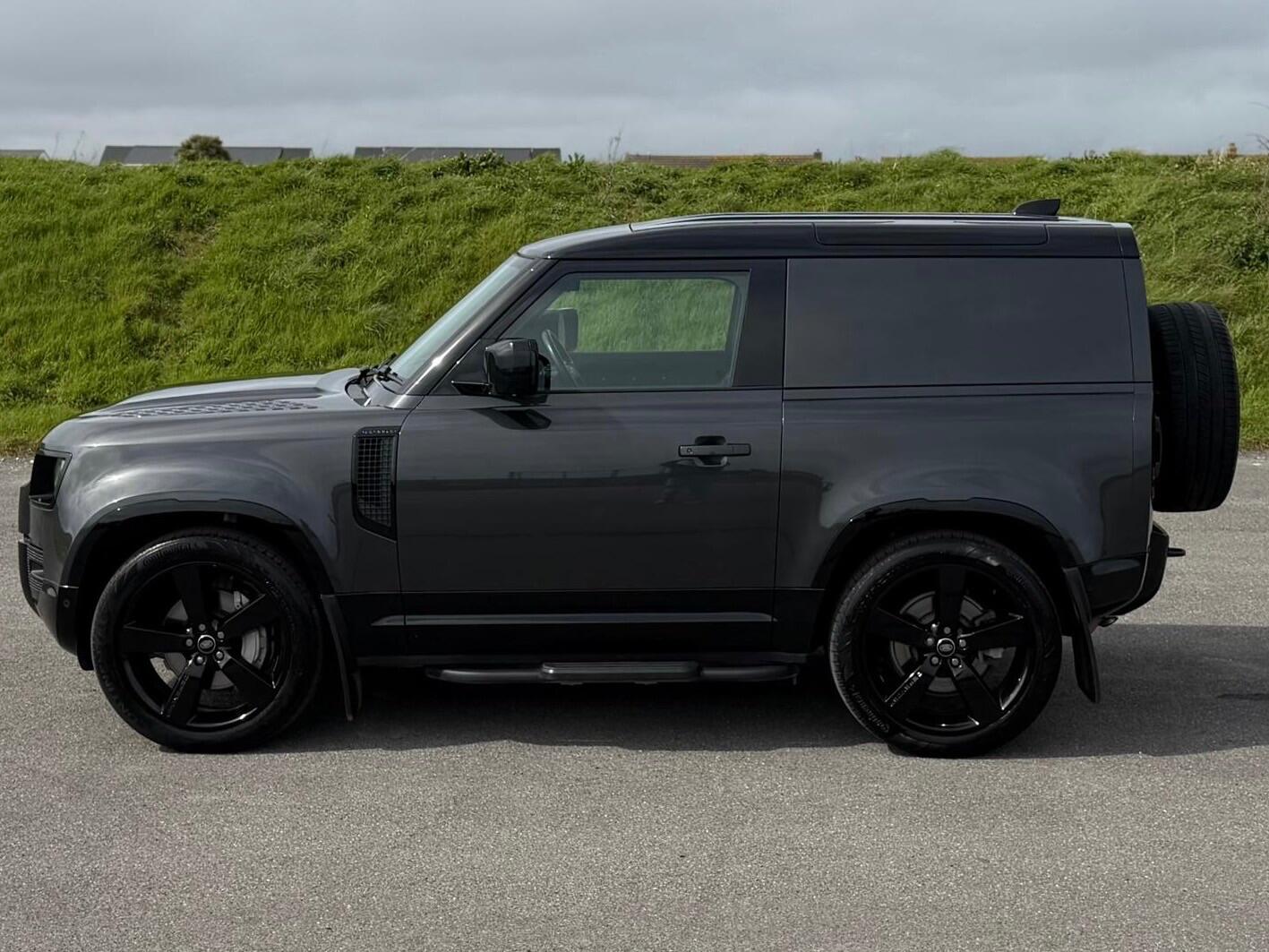 Used Land Rover Defender 2024 for sale - 78128107: Photo 6