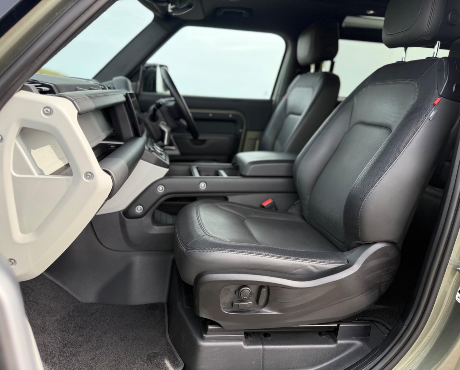 Used Land Rover Defender 2023 for sale - 78205445: Photo 12