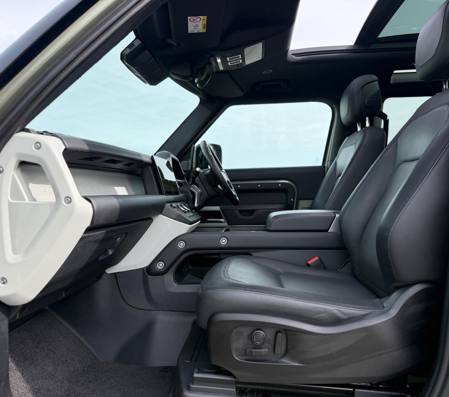 Used Land Rover Defender 2023 for sale - 78205445: Photo 14