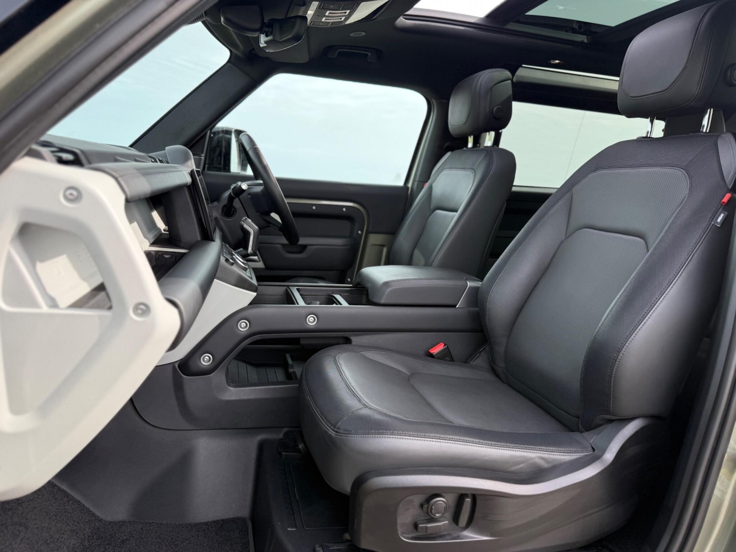 Used Land Rover Defender 2023 for sale - 78205445: Photo 15