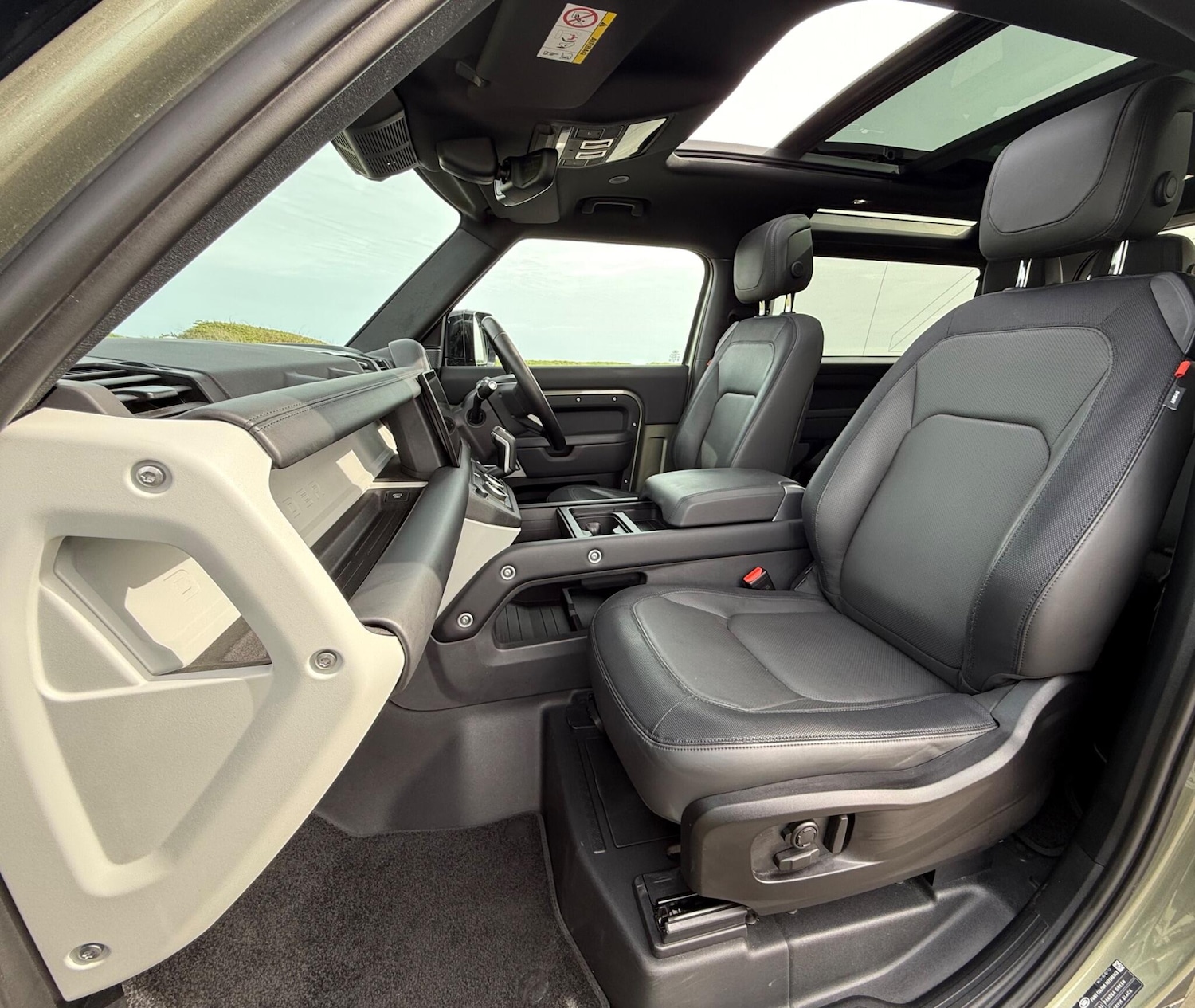 Used Land Rover Defender 2023 for sale - 78205445: Photo 16