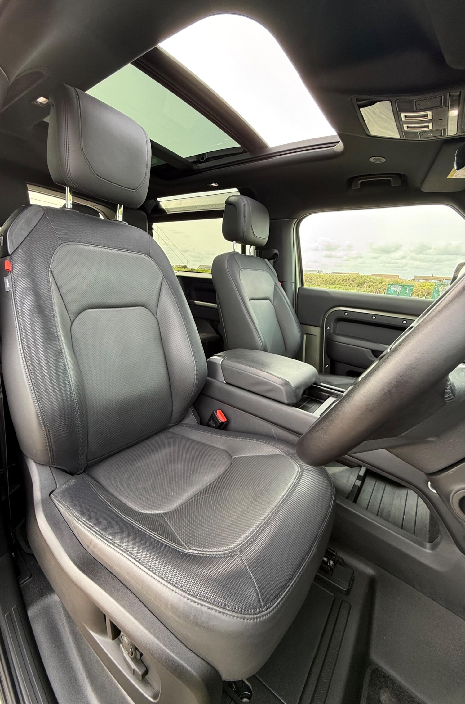 Used Land Rover Defender 2023 for sale - 78205445: Photo 17