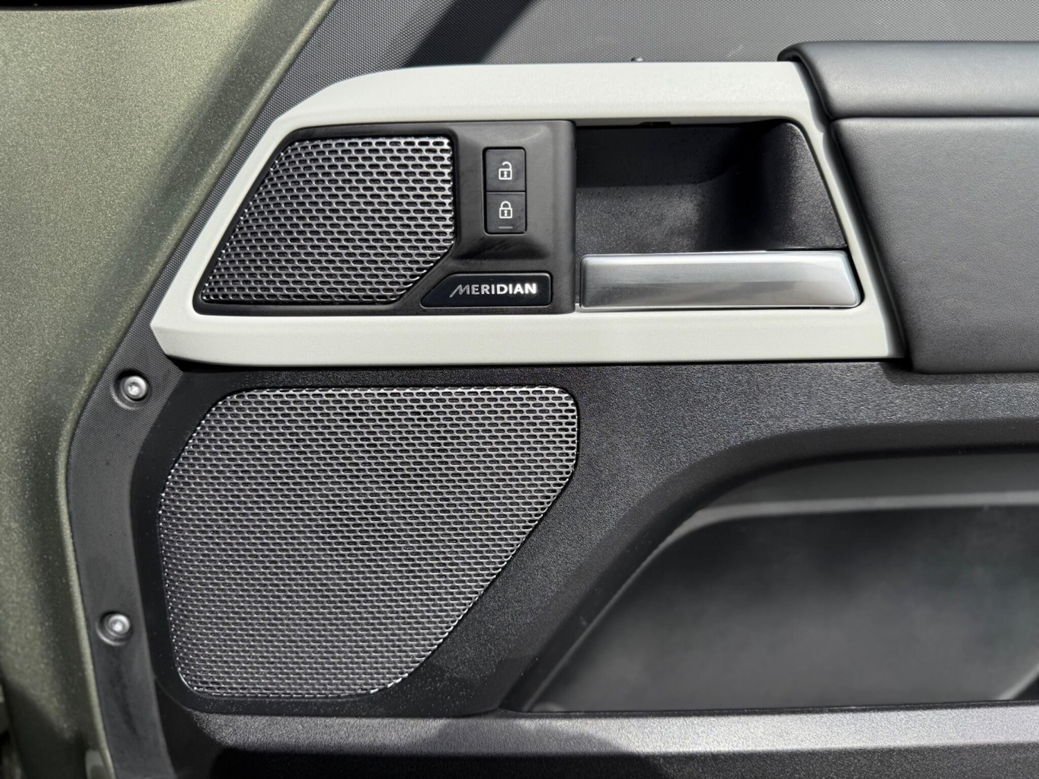 Used Land Rover Defender 2023 for sale - 78205445: Photo 25