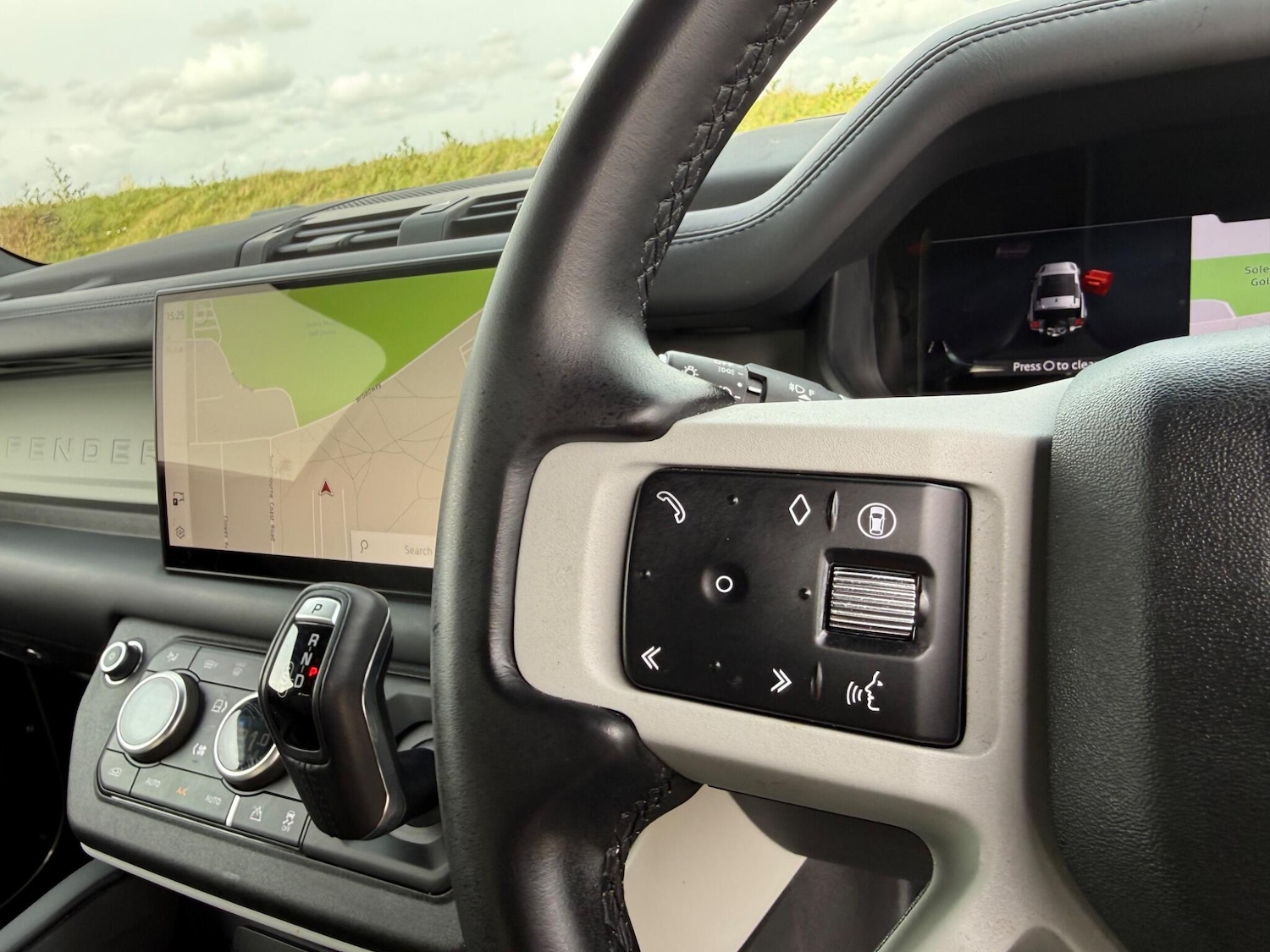 Used Land Rover Defender 2023 for sale - 78205445: Photo 33