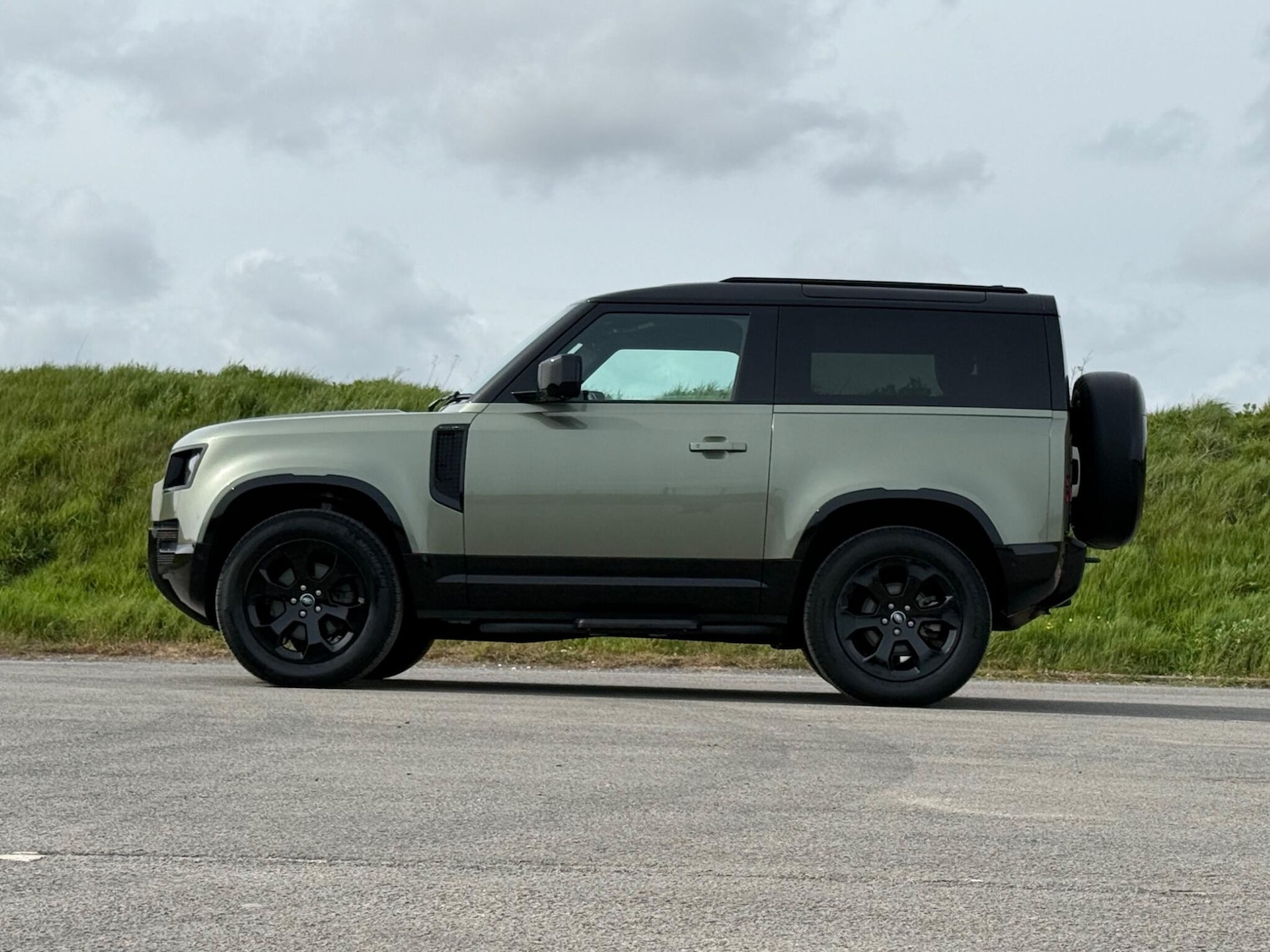 Used Land Rover Defender 2023 for sale - 78205445: Photo 80