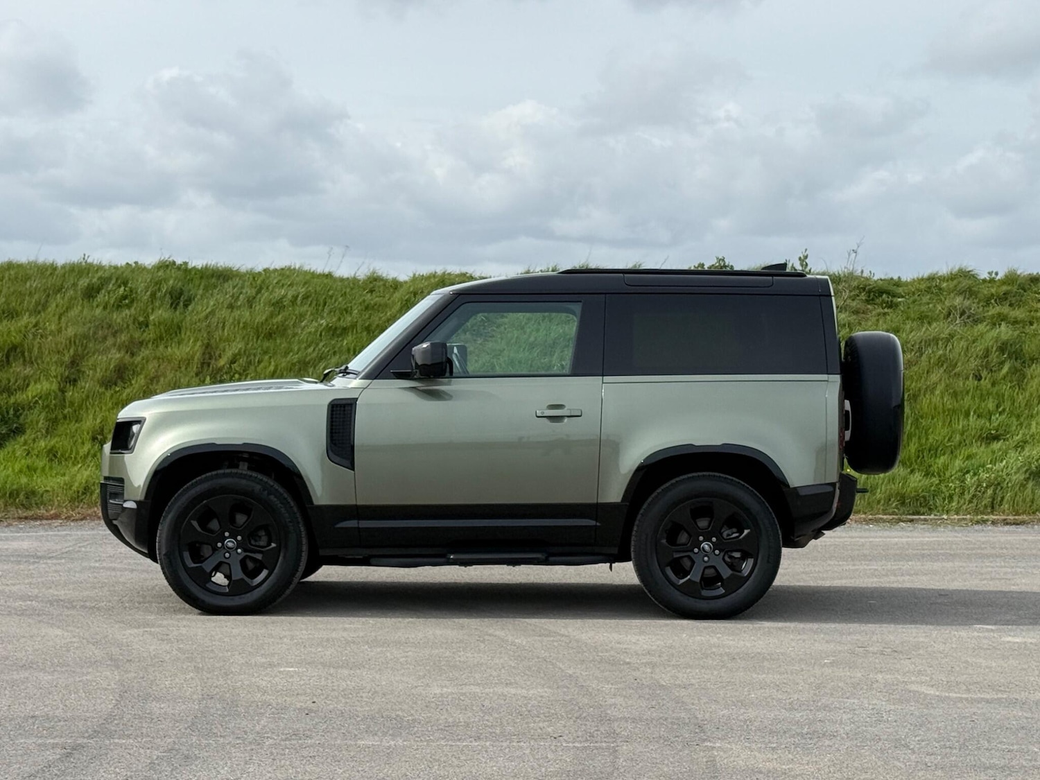 Used Land Rover Defender 2023 for sale - 78205445: Photo 81