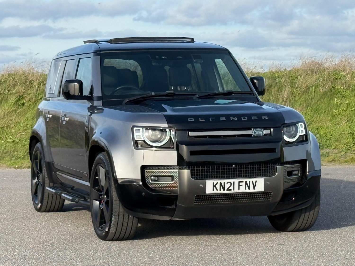 Used Land Rover Defender 2021 for sale - 76200728: Photo 1