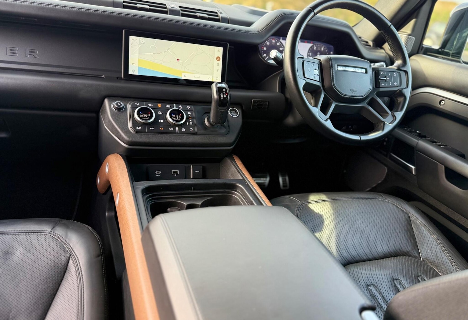 Used Land Rover Defender 2021 for sale - 76200728: Photo 19