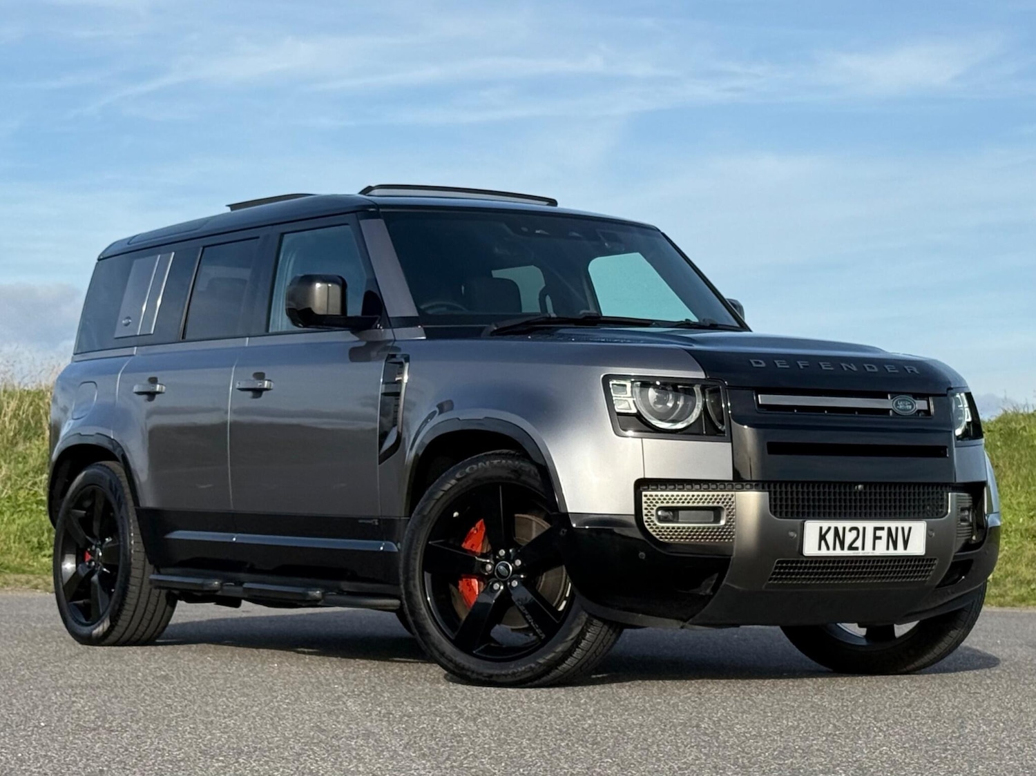 Used Land Rover Defender 2021 for sale - 76200728: Photo 2