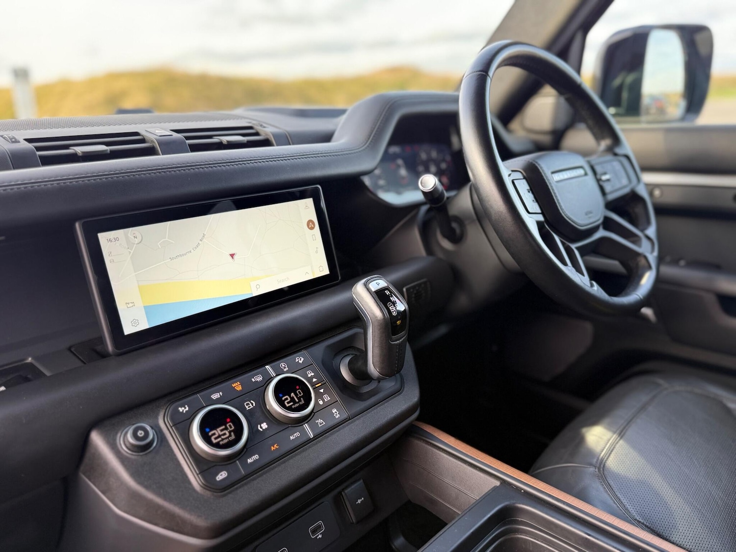 Used Land Rover Defender 2021 for sale - 76200728: Photo 24