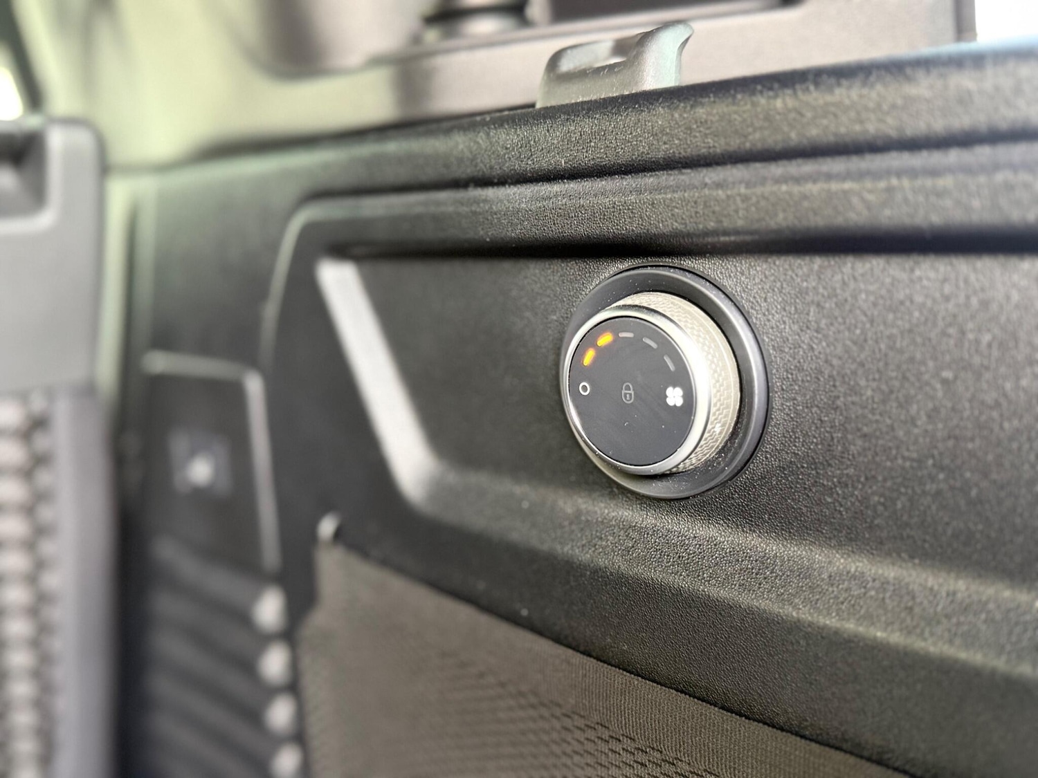 Used Land Rover Defender 2021 for sale - 76200728: Photo 32