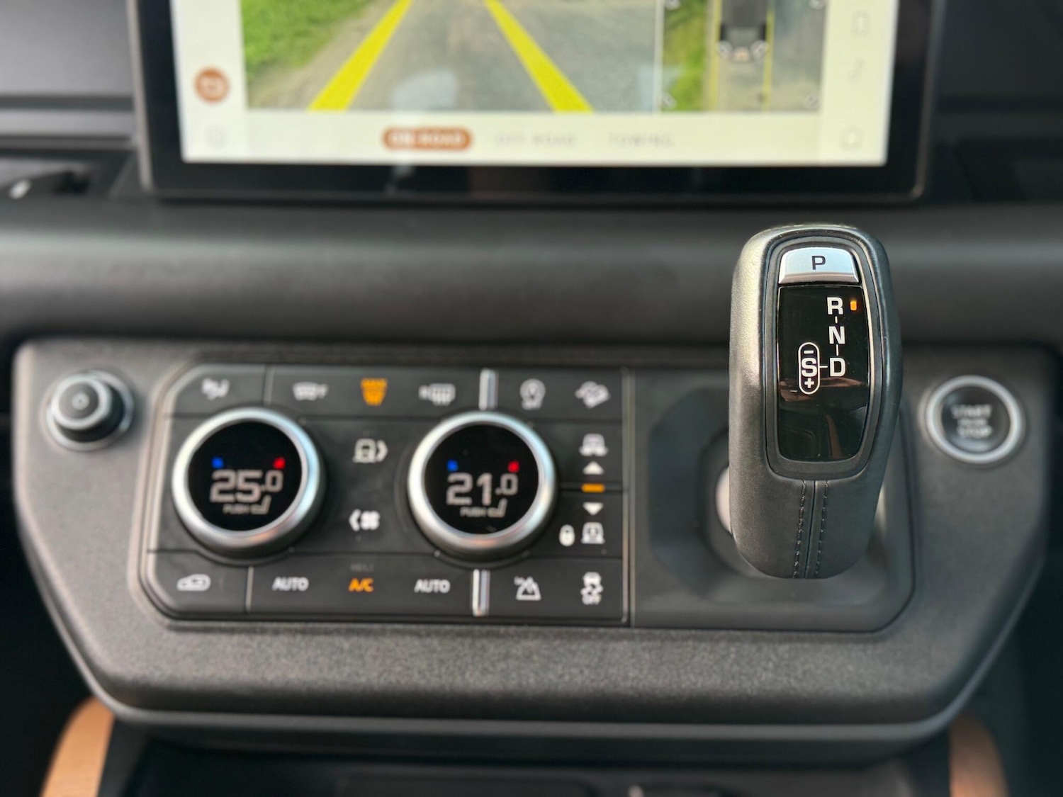 Used Land Rover Defender 2021 for sale - 76200728: Photo 42