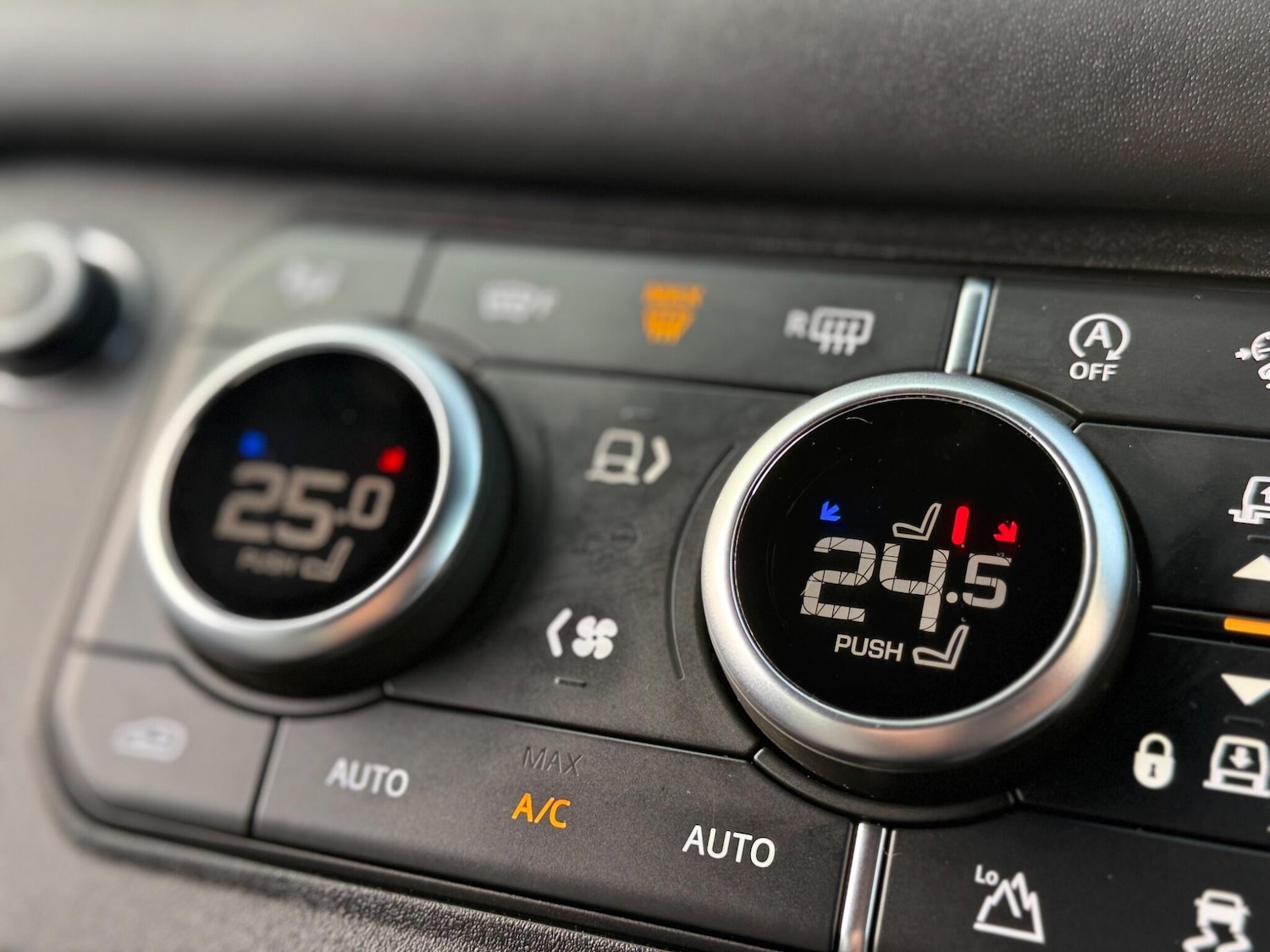 Used Land Rover Defender 2021 for sale - 76200728: Photo 46