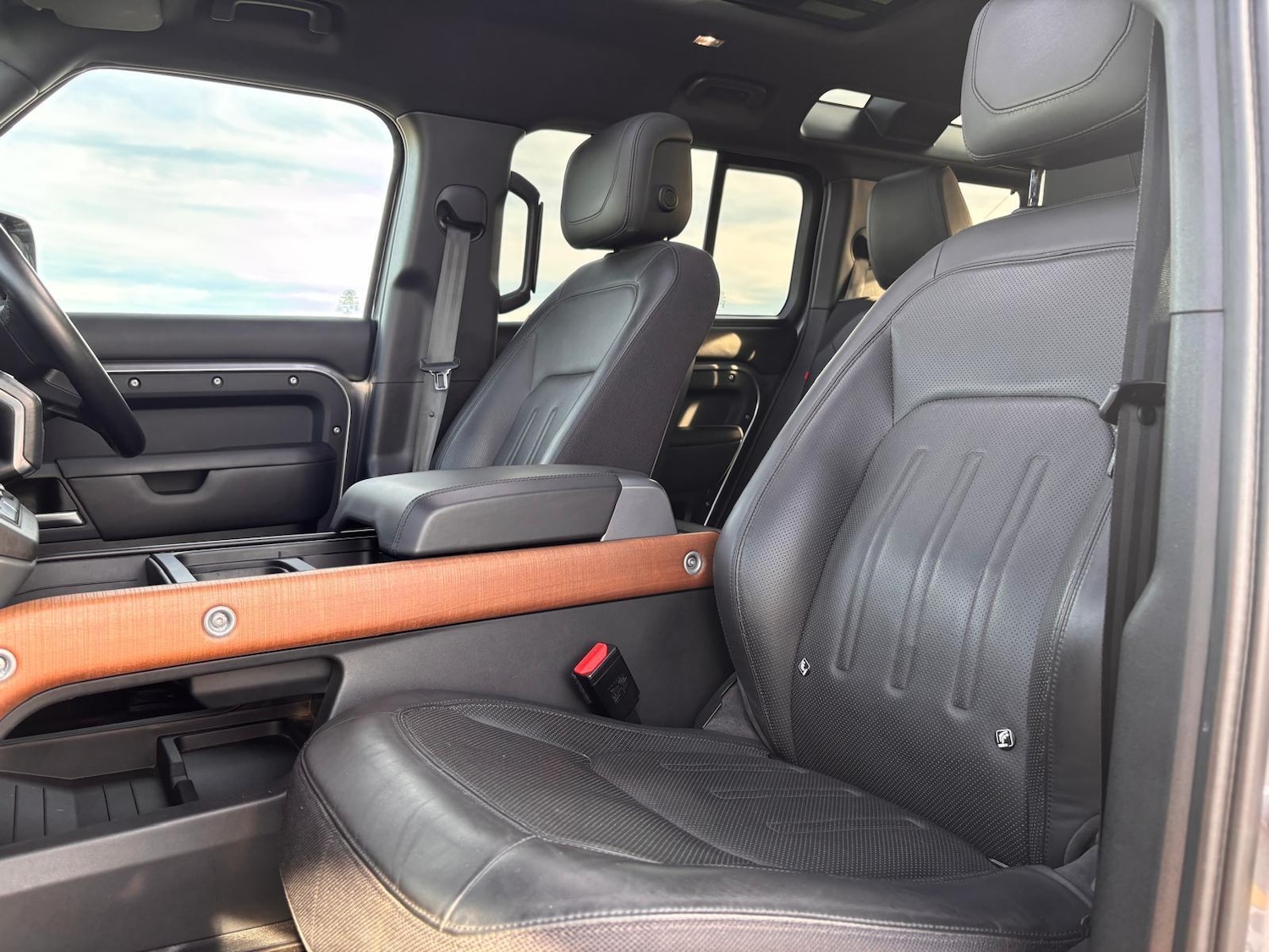 Used Land Rover Defender 2021 for sale - 76200728: Photo 83