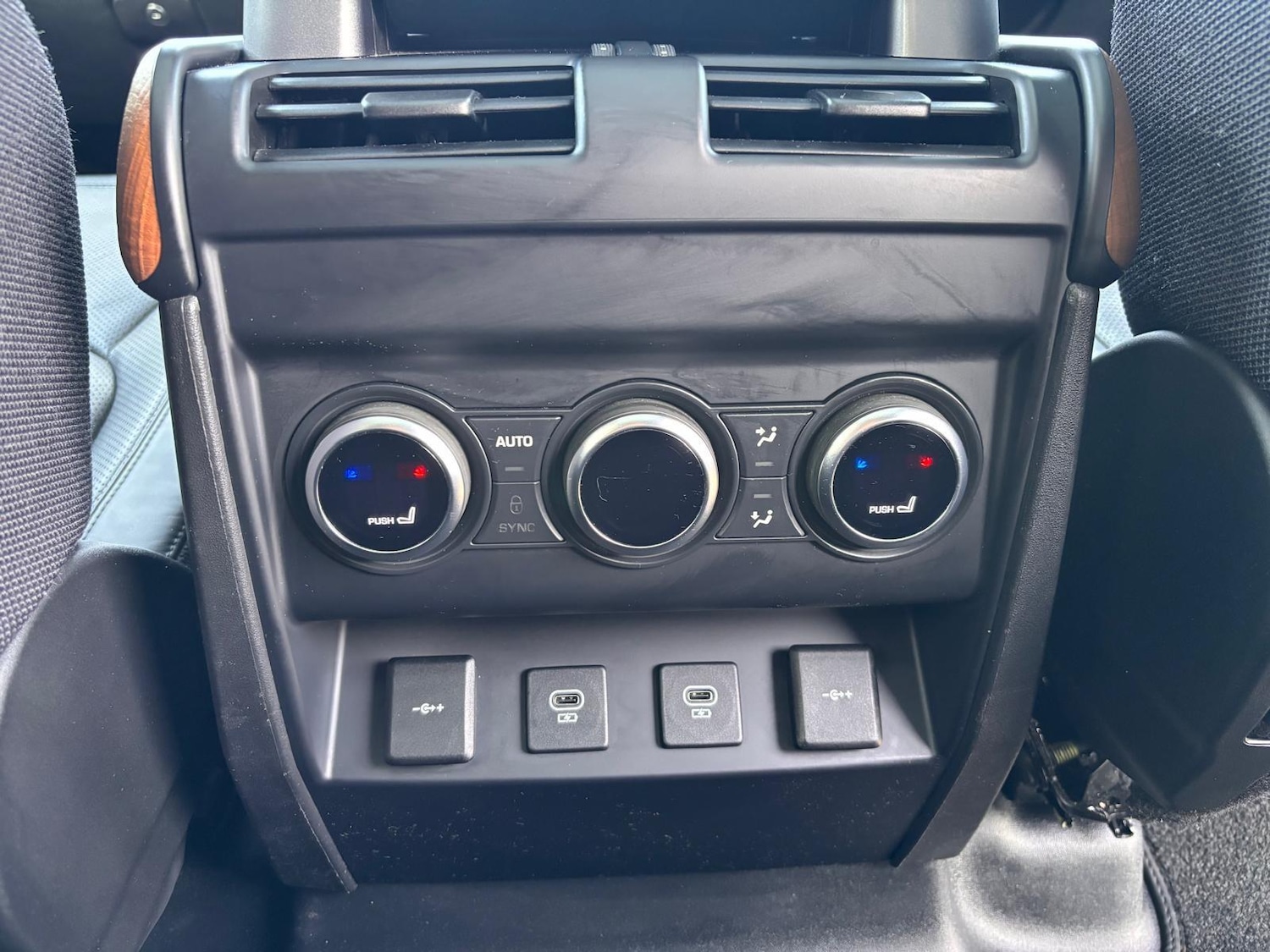 Used Land Rover Defender 2021 for sale - 76200728: Photo 86