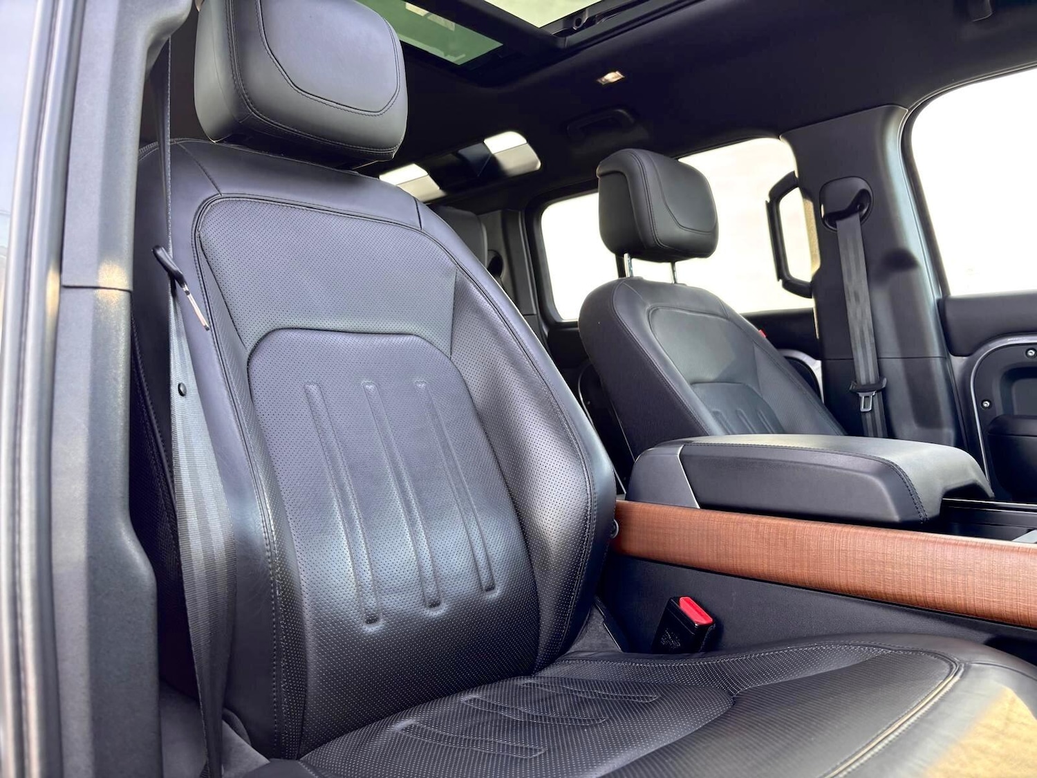 Used Land Rover Defender 2021 for sale - 76200728: Photo 87