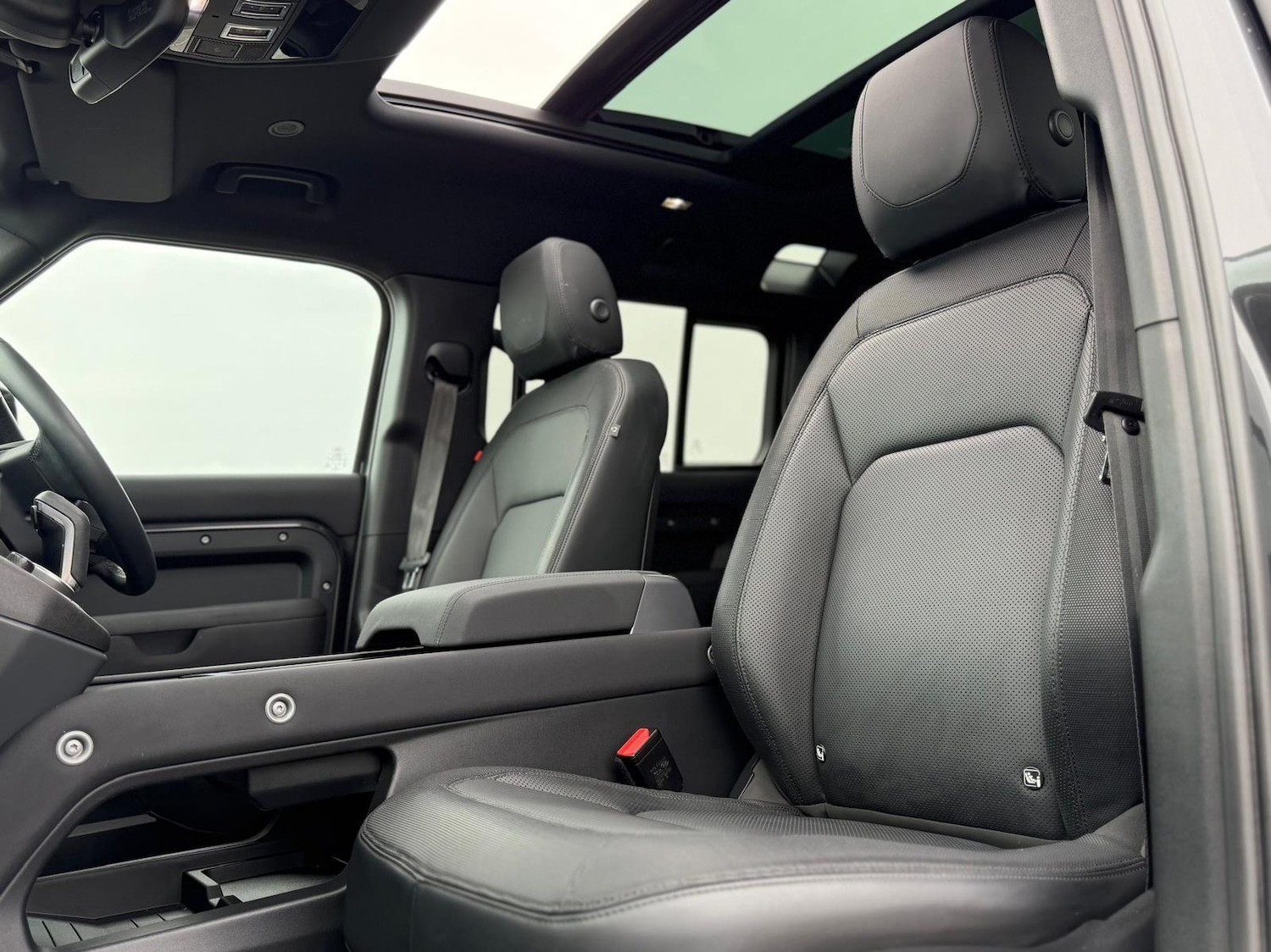 Used Land Rover Defender 2022 for sale - 77646867: Photo 15