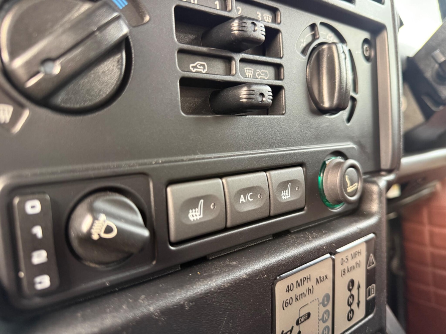 Used Land Rover Defender 2011 for sale - 77768338: Photo 41