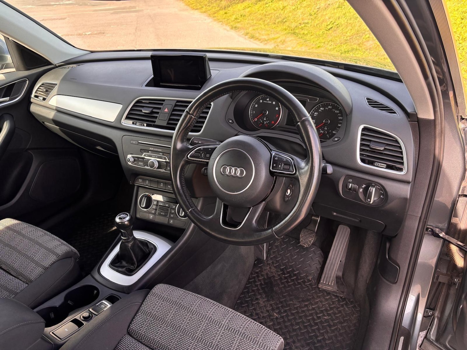 Used Audi Q3 2015 for sale - 76201155: Photo 28