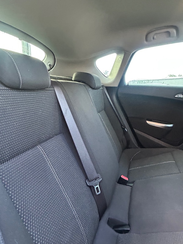 Used Vauxhall Astra 2012 for sale - 76205780: Photo 9