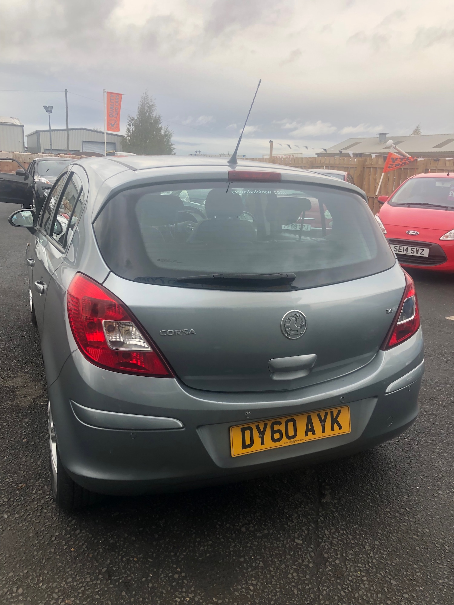 Used Vauxhall Corsa 2010 for sale - 76330999: Photo 2