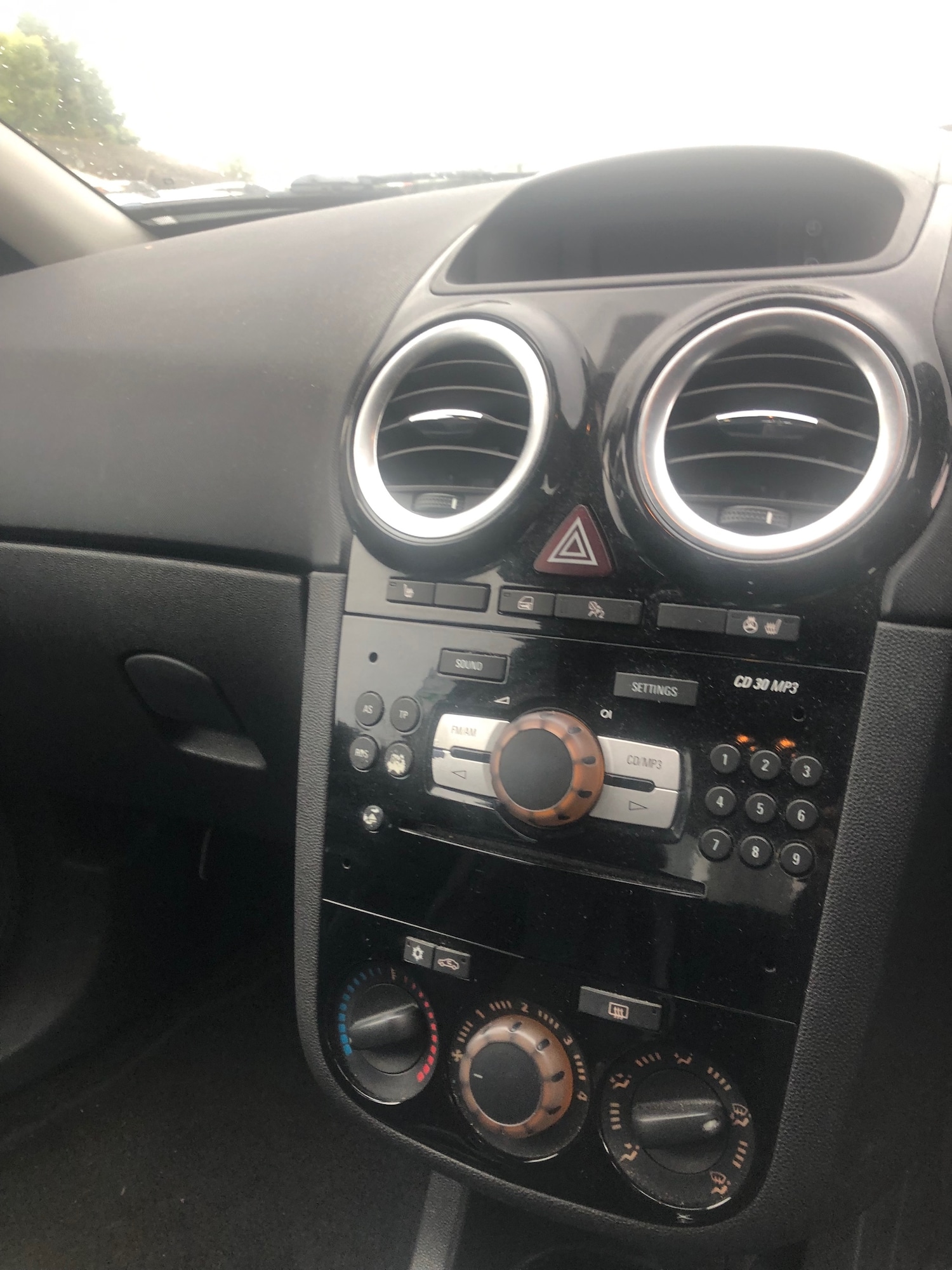 Used Vauxhall Corsa 2010 for sale - 76330999: Photo 8