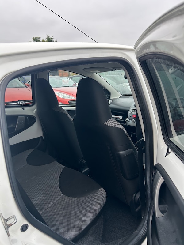 Used Toyota AYGO 2012 for sale - 76275189: Photo 6