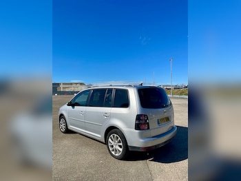 Used Volkswagen Touran 2010 for sale - 77916075: Photo