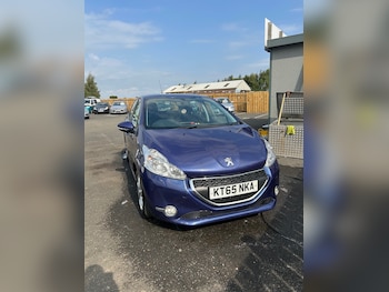 Peugeot - 208