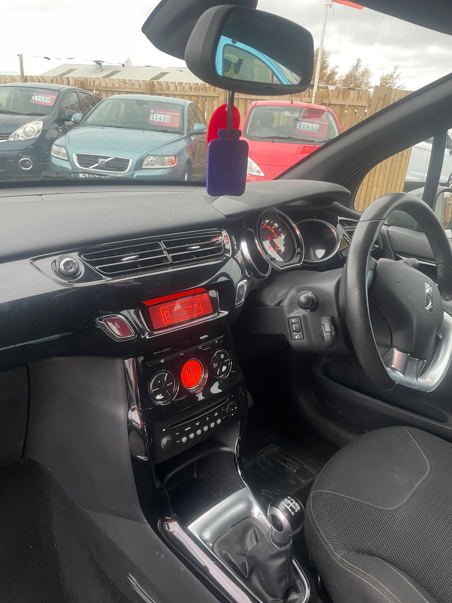 Used Citroen DS3 2015 for sale - 76465981: Photo 9